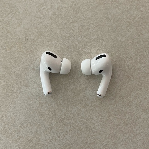 Apple Airpods Pro (1st Gen) w/ MagSafe & Spring Teal heyday Silicone Case - Picture 8 of 13